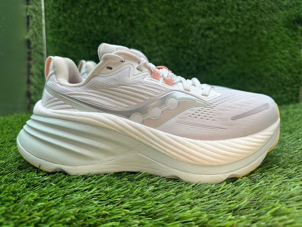 Saucony Hurricane 24 S10933-246 Athletic Sneaker Women's 6 White Mesh Training